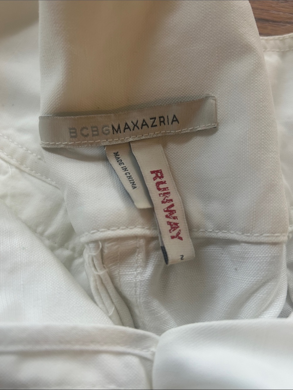 Vintage BCBGMaxAzria Runway White Shorts Size 2 - Picture 6 of 14
